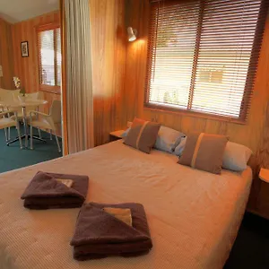 https://top-of-the-town-tourist-park-stanthorpe.queenslandhotels.net